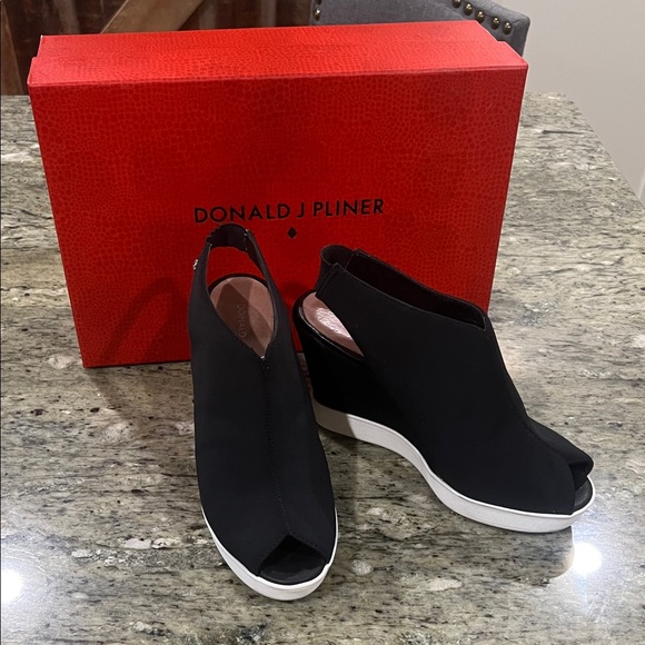 Donald J. Pliner Calypso Black and White Women's Wedge Sandals - Picture 1 of 4
